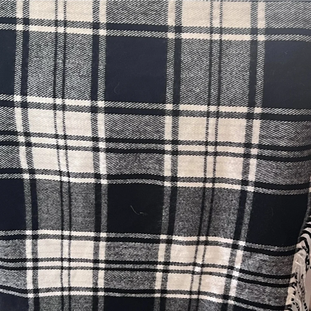 J. Crew Black and White Plaid Throw Blanket EuC - Picture 4 of 4